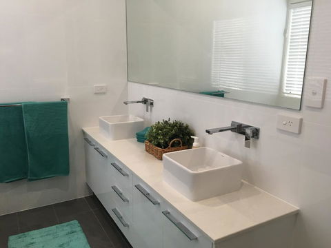 Modern Beach Villa - Accommodation Melbourne 6