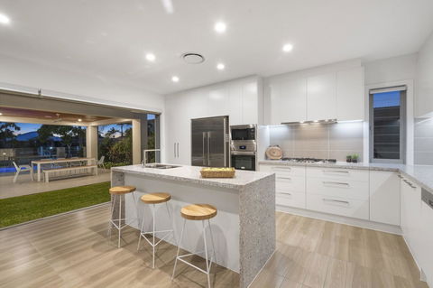 Luxury Canal Front Holiday House - Melbourne 4u 12