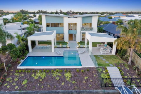 Luxury Canal Front Holiday House - Melbourne 4u 7