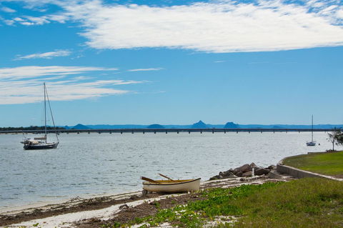 Lowset, Pet Friendly Cottage - Sunset Ave, Bongaree - Accommodation Melbourne 13