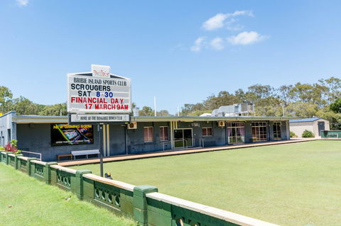 Lowset, Pet Friendly Cottage - Sunset Ave, Bongaree - Accommodation Melbourne 18
