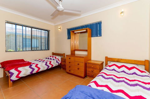 Fantastic Views From This Top Floor Unit! - Accommodation Melbourne 5