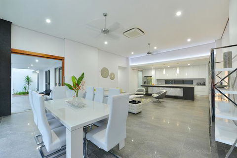 #2 Andrews - Port Douglas - Accommodation Melbourne 2