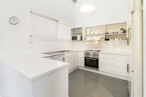 'Matilda' - Spacious & Centrally Located With Great Lake Views - Accommodation Melbourne 3