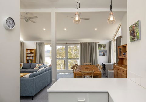 'Matilda' - Spacious & Centrally Located With Great Lake Views - Accommodation Melbourne 2
