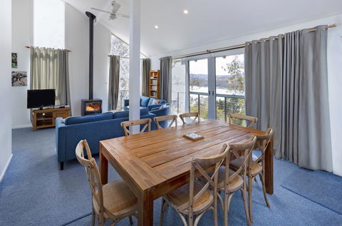 'Matilda' - Spacious & Centrally Located With Great Lake Views - Accommodation Melbourne 0