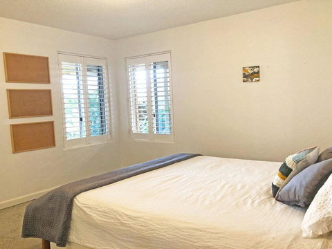 'Mooring One Downstairs', 23 Shoal Bay Rd - Fantastic Ground Floor Duplex With Views, WIFI And Air Conditioning - Accommodation Melbourne 3