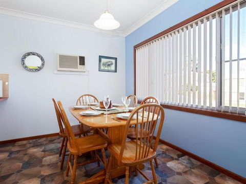 'Rutland', 1/13 Cromarty Road - Pet Friendly, Boat Parking, Water Views, Air Con - Accommodation Melbourne 1