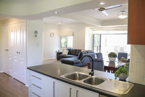 'Top Tier' Dog Friendly Holiday Home - Accommodation Melbourne 2