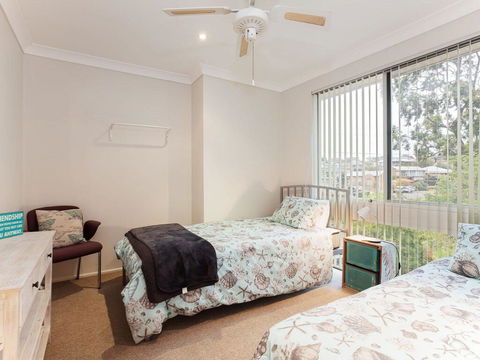 1 'Kooringal', 105 Soldiers Point Road - Waterfront Unit Wth Aircon - Accommodation Melbourne 2