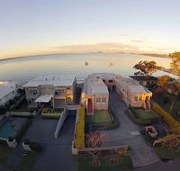 1 'Seaside Splendour' 137 Soldiers Point Road - beautiful unit on the waterfront - Accommodation Melbourne
