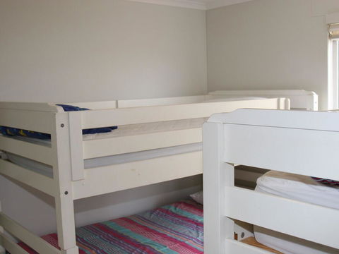 1 'The Clippers' 131 Soldiers Point Road - Fabulous Waterfront Unit - Accommodation Melbourne 1