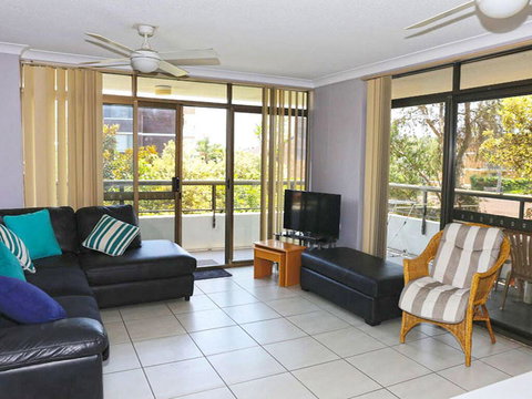 1 'The Commodore' 9-11 Donald St - Ground Floor Unit, Close To Shops, Cafe's And Marina - Accommodation Melbourne 3