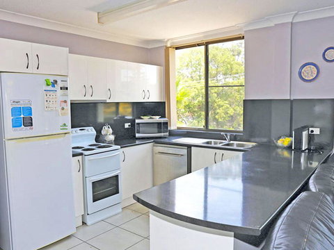 1 'The Commodore' 9-11 Donald St - Ground Floor Unit, Close To Shops, Cafe's And Marina - Accommodation Melbourne 1