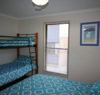 1 Naiad Court - Lowset family home with swimming pool and covered deck. Pet friendly - Melbourne 4u