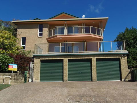 100 Cooloola Drive - Accommodation Melbourne 2