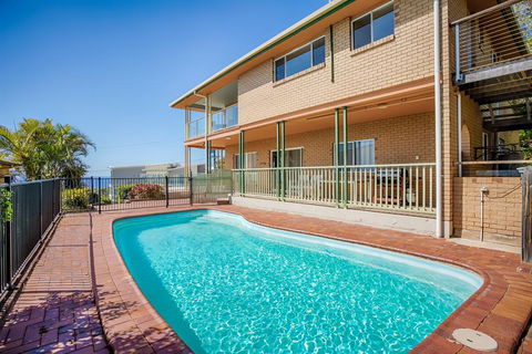 100 Cooloola Drive - Accommodation Melbourne 1