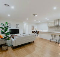 118 Refreshing 3BR Werribee Family House - Accommodation Melbourne