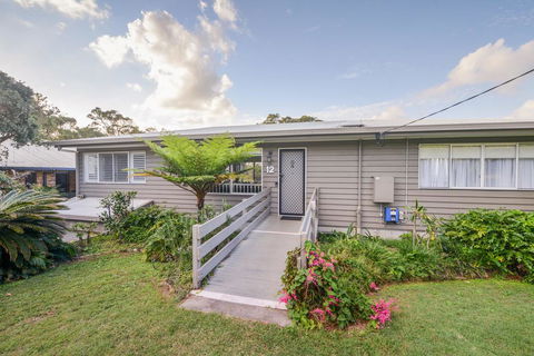 12 Merinda Crescent - Accommodation Melbourne 0