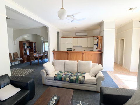 123 Hill St, Heart Of Orange, Double Brick - Melbourne 4u 2