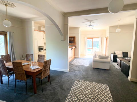 123 Hill St, Heart Of Orange, Double Brick - Melbourne 4u 1