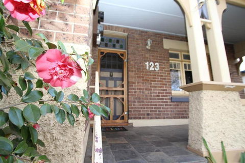 123 Hill St, Heart Of Orange, Double Brick - Melbourne 4u 0