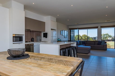 13 Shore Place - Accommodation Melbourne 2