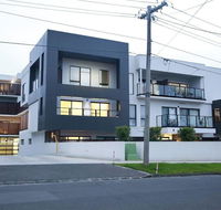136 Light-filled Homely Box Hill Apt 2Bed2BathFreeParking - Accommodation Melbourne