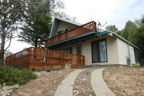 14 Cobbon Crescent Jindabyne - Accommodation Melbourne 3