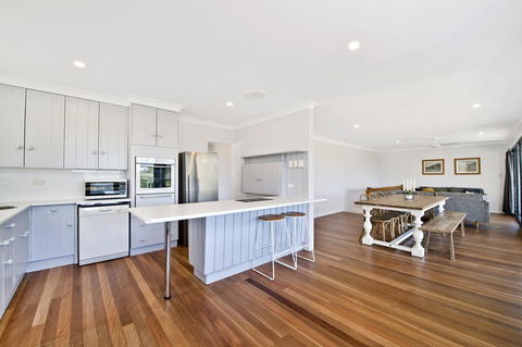 143 Matthew Flinders Drive, Port Macquarie - Accommodation Melbourne 3