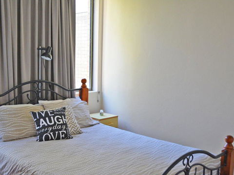 15 'Harbourside' 3-7 Soldiers Point Road - Right On The Waterfront - Accommodation Melbourne 2