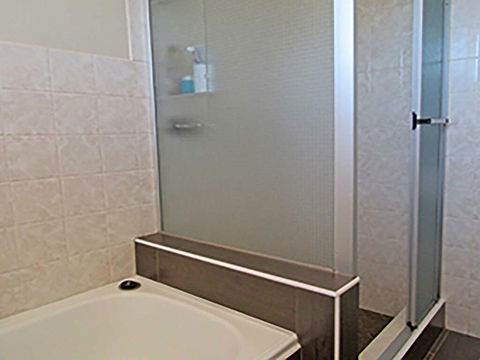 15 'Kanangra', 39 Soldiers Point Road - Fantastic Unit Right On The Water - Accommodation Melbourne 2