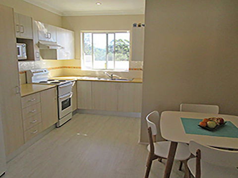15 'Kanangra', 39 Soldiers Point Road - Fantastic Unit Right On The Water - Accommodation Melbourne 3