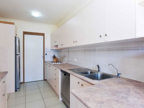 16 'The Moorings' 4 Cromarty Road - Waterfront Property With Pool & Air Conditioning - Accommodation Melbourne 1