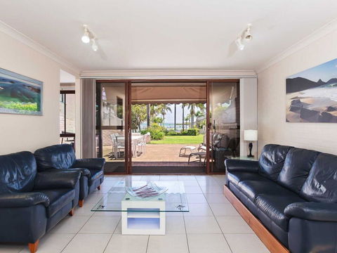 16 'The Moorings' 4 Cromarty Road - Waterfront Property With Pool & Air Conditioning - Accommodation Melbourne 0