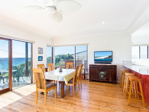18 Cliff Road - Accommodation Melbourne 2