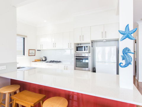 18 Cliff Road - Accommodation Melbourne 3
