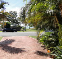 2 'Copacabana' 61 Sandy Point Road - cute unit with water views from the balcony - Accommodation Melbourne