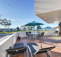 2 'Fleetwood' 63 Shoal Bay Road - spectacular views - Accommodation Melbourne