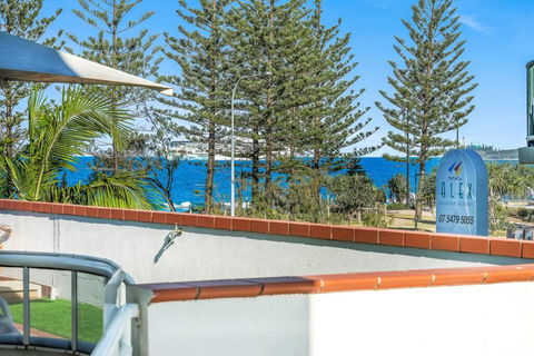 2 Bedroom Alex Unit - Ocean, Pool And Park Views - Accommodation Melbourne 3