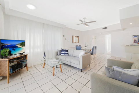 2 Bedroom Alex Unit - Ocean, Pool And Park Views - Accommodation Melbourne 2