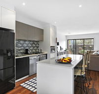 2 Bedroom Townhouse - Family  Corporate Bookings Only - Accommodation Melbourne