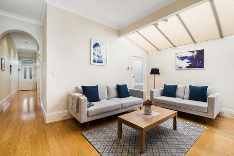 2-Bed House With Patio Near Bars And Restaurants - Accommodation Melbourne 1