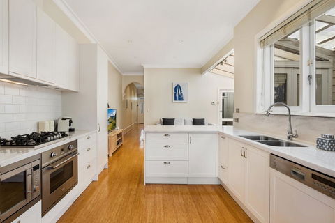 2-Bed House With Patio Near Bars And Restaurants - Accommodation Melbourne 3