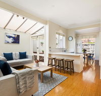 2-Bed House With Patio Near Bars and Restaurants - Accommodation Melbourne