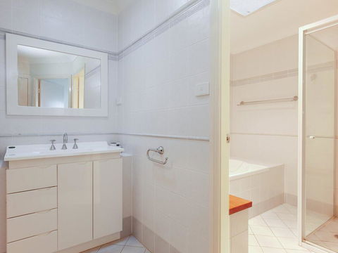 2/141A Soldiers Point Road - Large Waterfront Duplex Across From The Bowling Club - Accommodation Melbourne 1