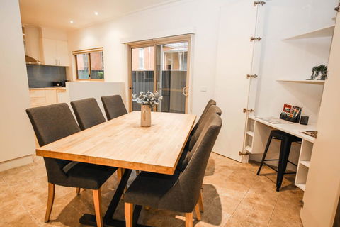 22 Riverside - Accommodation Melbourne 1