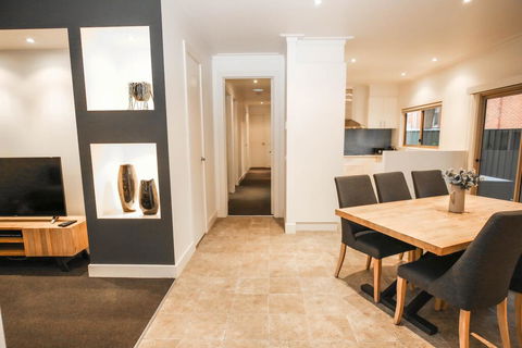22 Riverside - Accommodation Melbourne 2