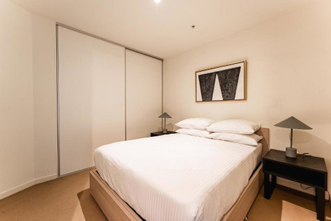 CBD 2-Bedroom With Balcony Near Attractions - Accommodation Melbourne 1