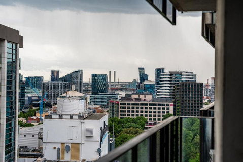 CBD 2-Bedroom With Balcony Near Attractions - Accommodation Melbourne 4